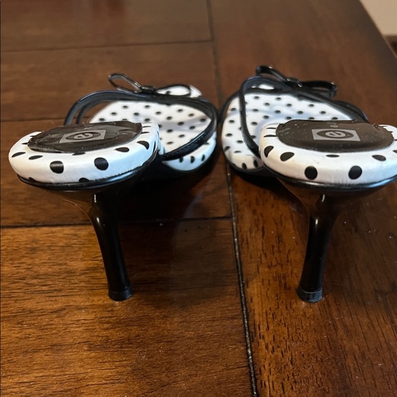 Ellemenno Polka Dot Sandals with Black Straps - Picture 6 of 8